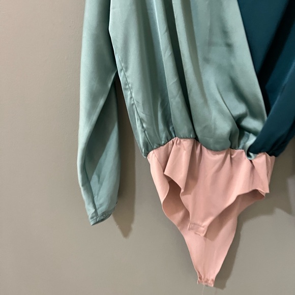 Strut&Bolt women's color block long sleeve deep vneck body suit size small Party - Picture 2 of 5